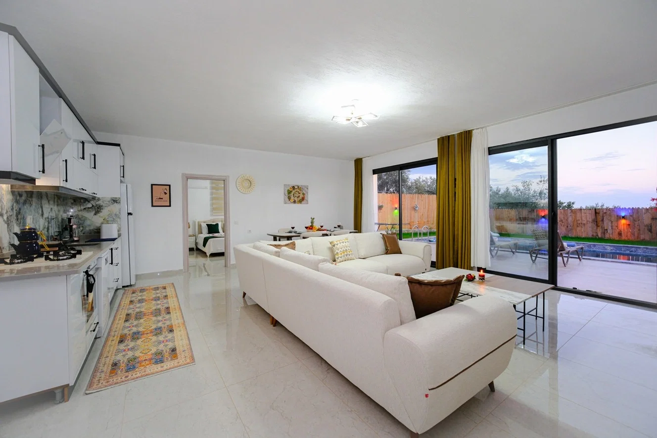 Çayköy’de Balayı Çiftlerine Uygun, Korunaklı Havuzlu, 1 Yatak Odalı, Kiralık Villa
