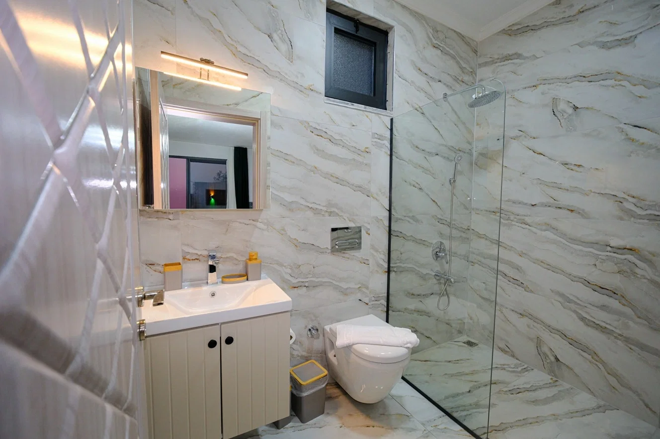Çayköy’de Balayı Çiftlerine Uygun, Korunaklı Havuzlu, 1 Yatak Odalı, Kiralık Villa