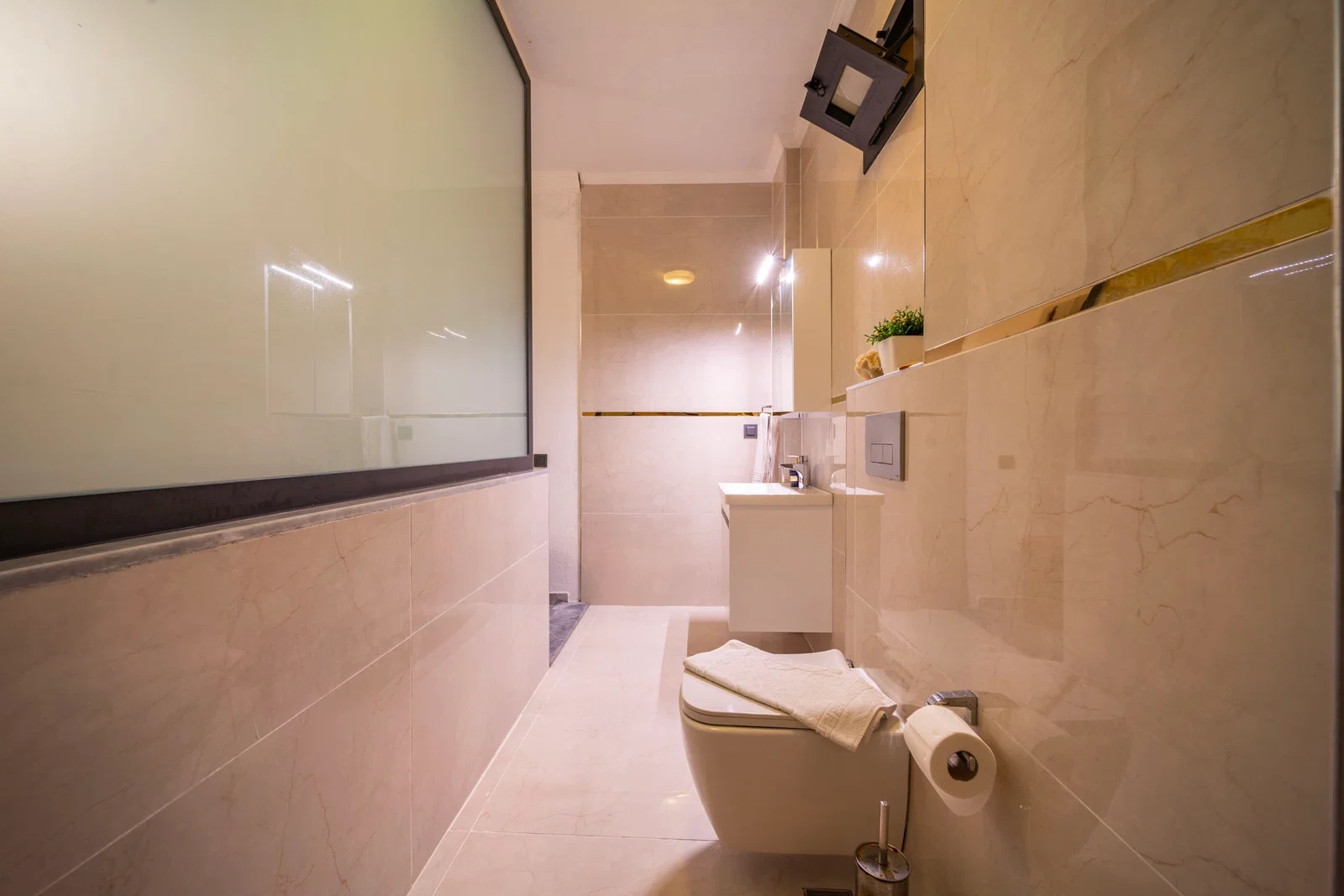 Yeşilköy’de Balayı Çiftlerine Uygun, Korunaklı Havuzlu, 2 Yatak Odalı, Kiralık Villa