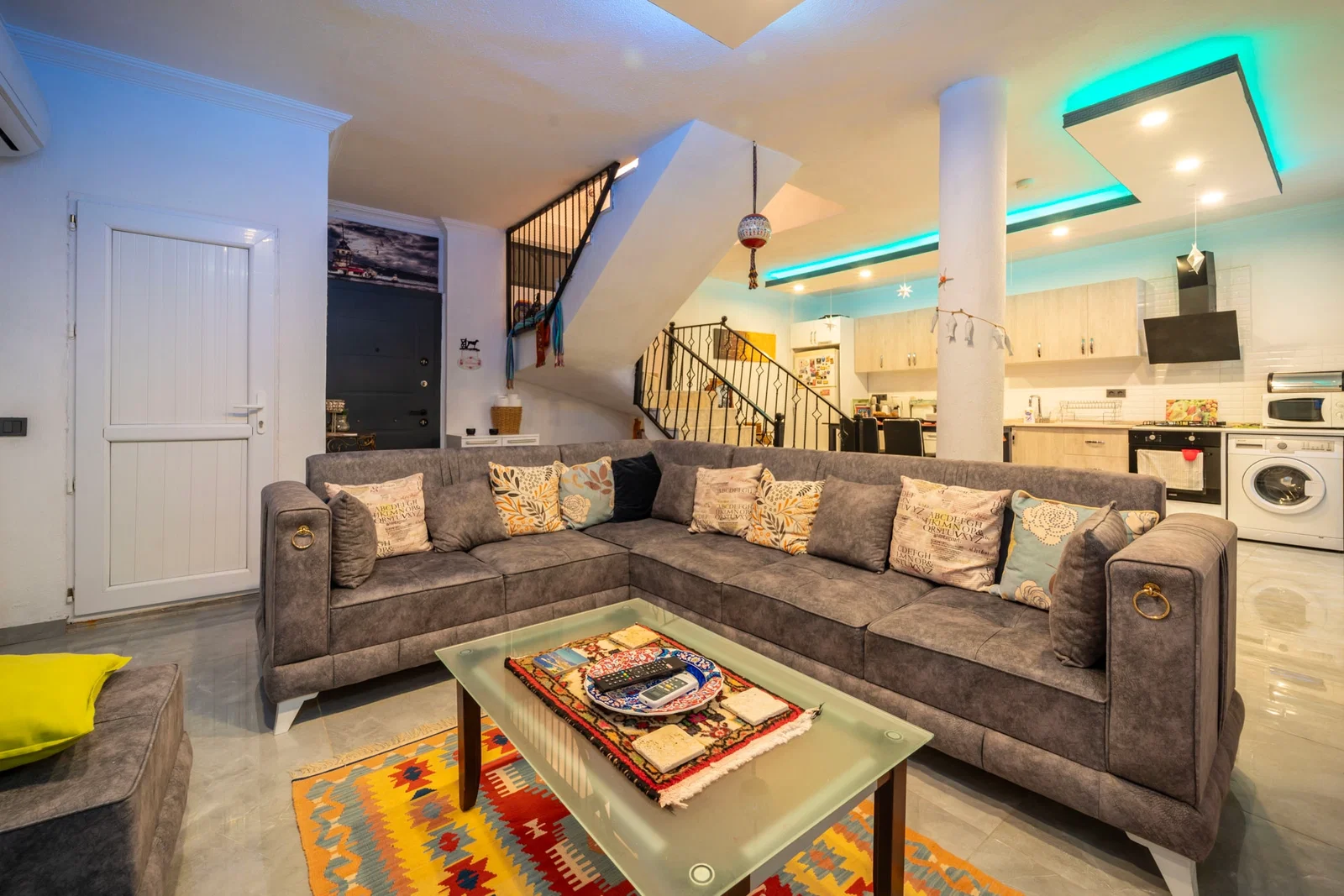 Yeşilköy’de Balayı Çiftlerine Uygun, Korunaklı Havuzlu, 2 Yatak Odalı, Kiralık Villa