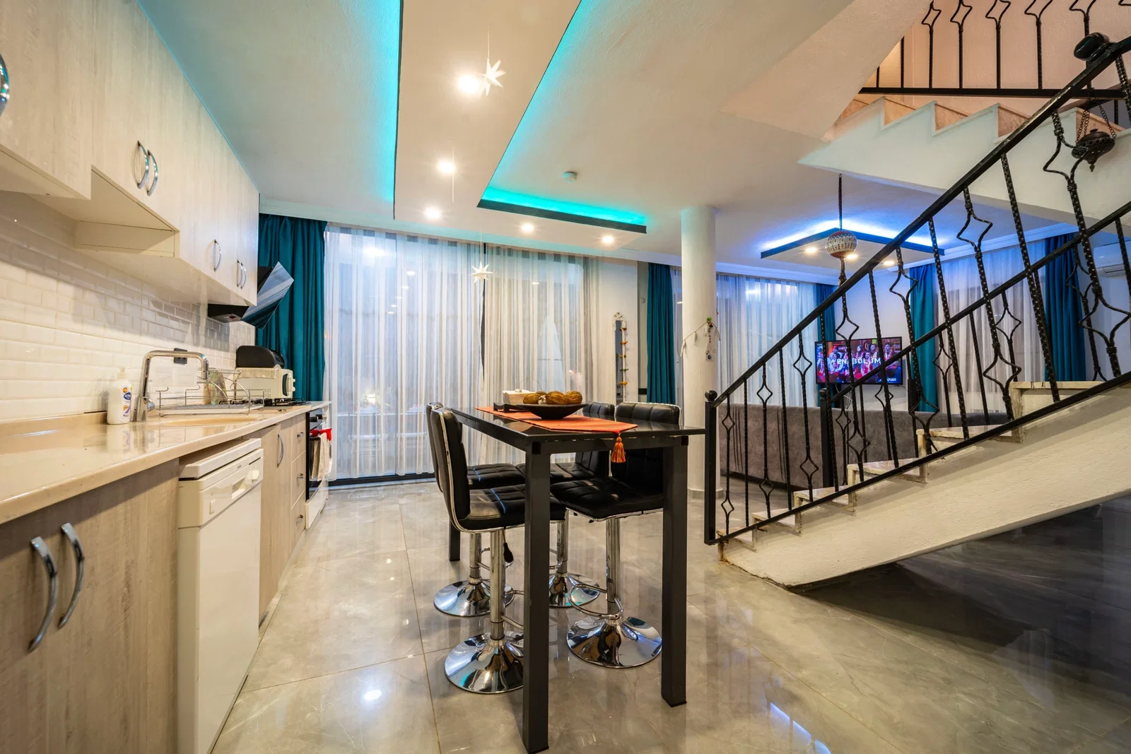Yeşilköy’de Balayı Çiftlerine Uygun, Korunaklı Havuzlu, 2 Yatak Odalı, Kiralık Villa