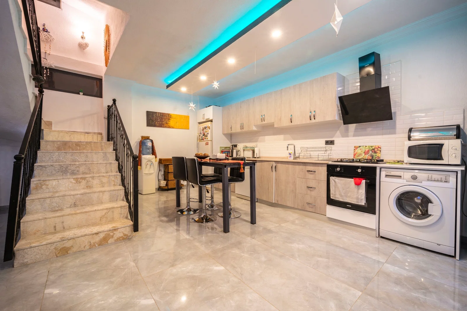 Yeşilköy’de Balayı Çiftlerine Uygun, Korunaklı Havuzlu, 2 Yatak Odalı, Kiralık Villa