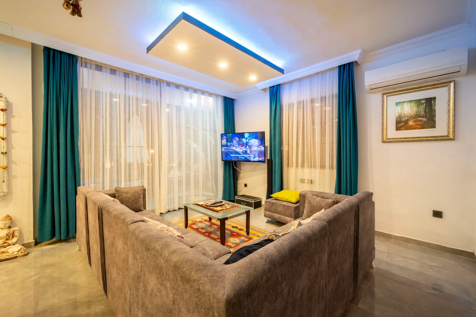 Yeşilköy’de Balayı Çiftlerine Uygun, Korunaklı Havuzlu, 2 Yatak Odalı, Kiralık Villa