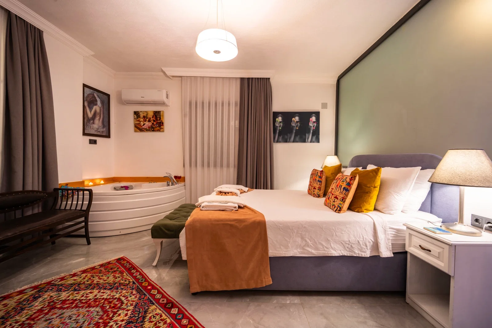 Yeşilköy’de Balayı Çiftlerine Uygun, Korunaklı Havuzlu, 2 Yatak Odalı, Kiralık Villa