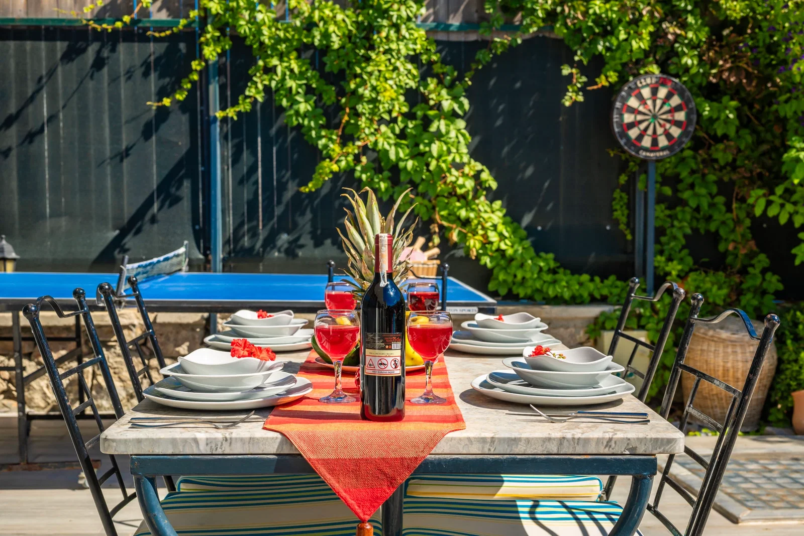 Yeşilköy’de Balayı Çiftlerine Uygun, Korunaklı Havuzlu, 2 Yatak Odalı, Kiralık Villa