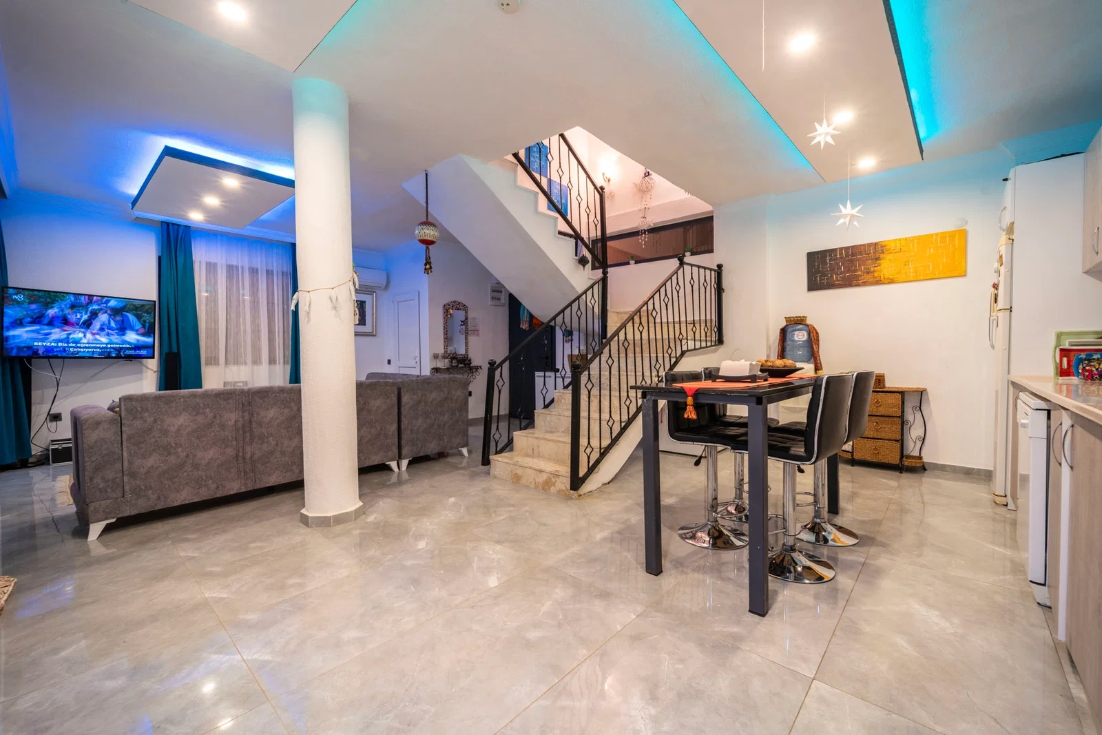 Yeşilköy’de Balayı Çiftlerine Uygun, Korunaklı Havuzlu, 2 Yatak Odalı, Kiralık Villa