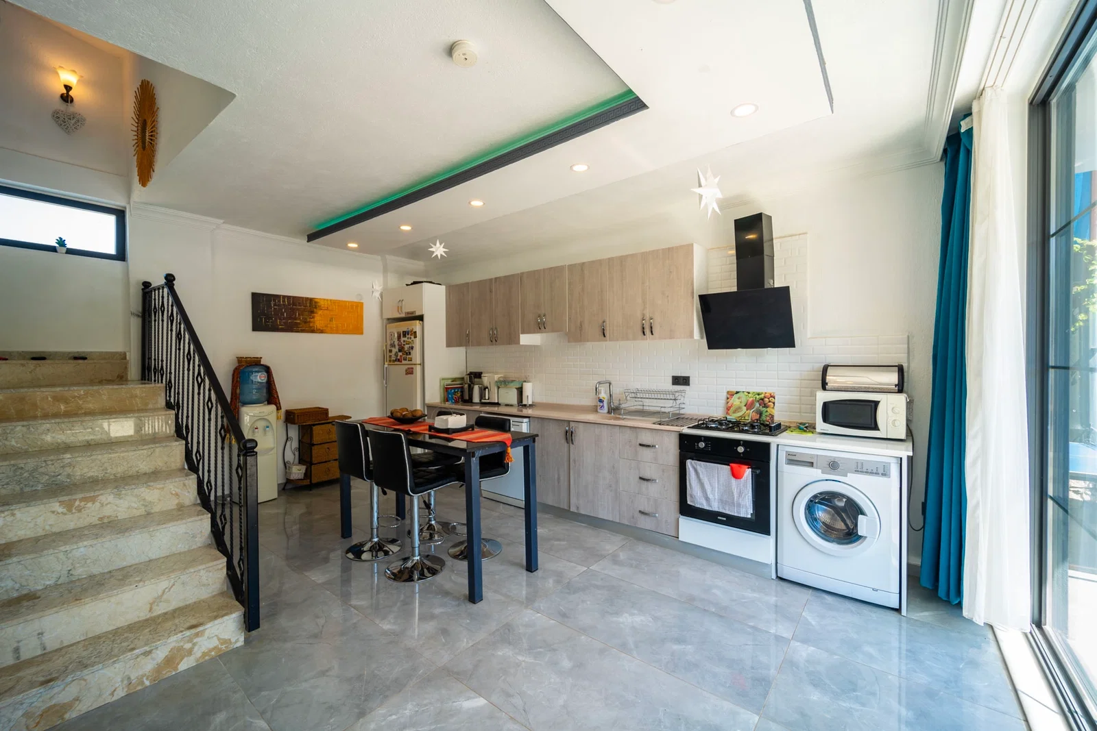 Yeşilköy’de Balayı Çiftlerine Uygun, Korunaklı Havuzlu, 2 Yatak Odalı, Kiralık Villa