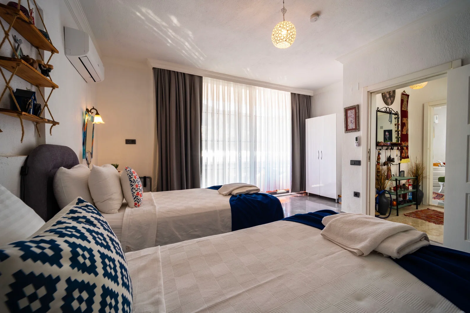 Yeşilköy’de Balayı Çiftlerine Uygun, Korunaklı Havuzlu, 2 Yatak Odalı, Kiralık Villa