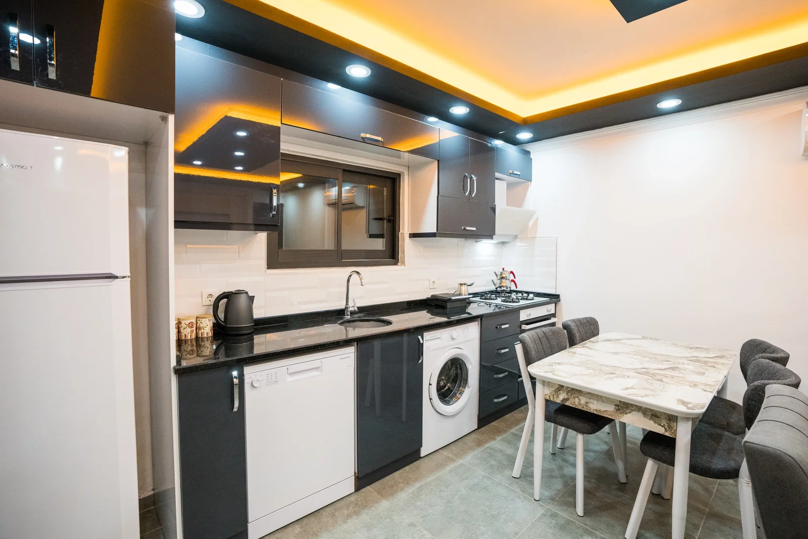 Bezirgan’da Balayı Çiftlerine Uygun, Korunaklı Havuzlu, 2 Kişilik, Kiralık Villa