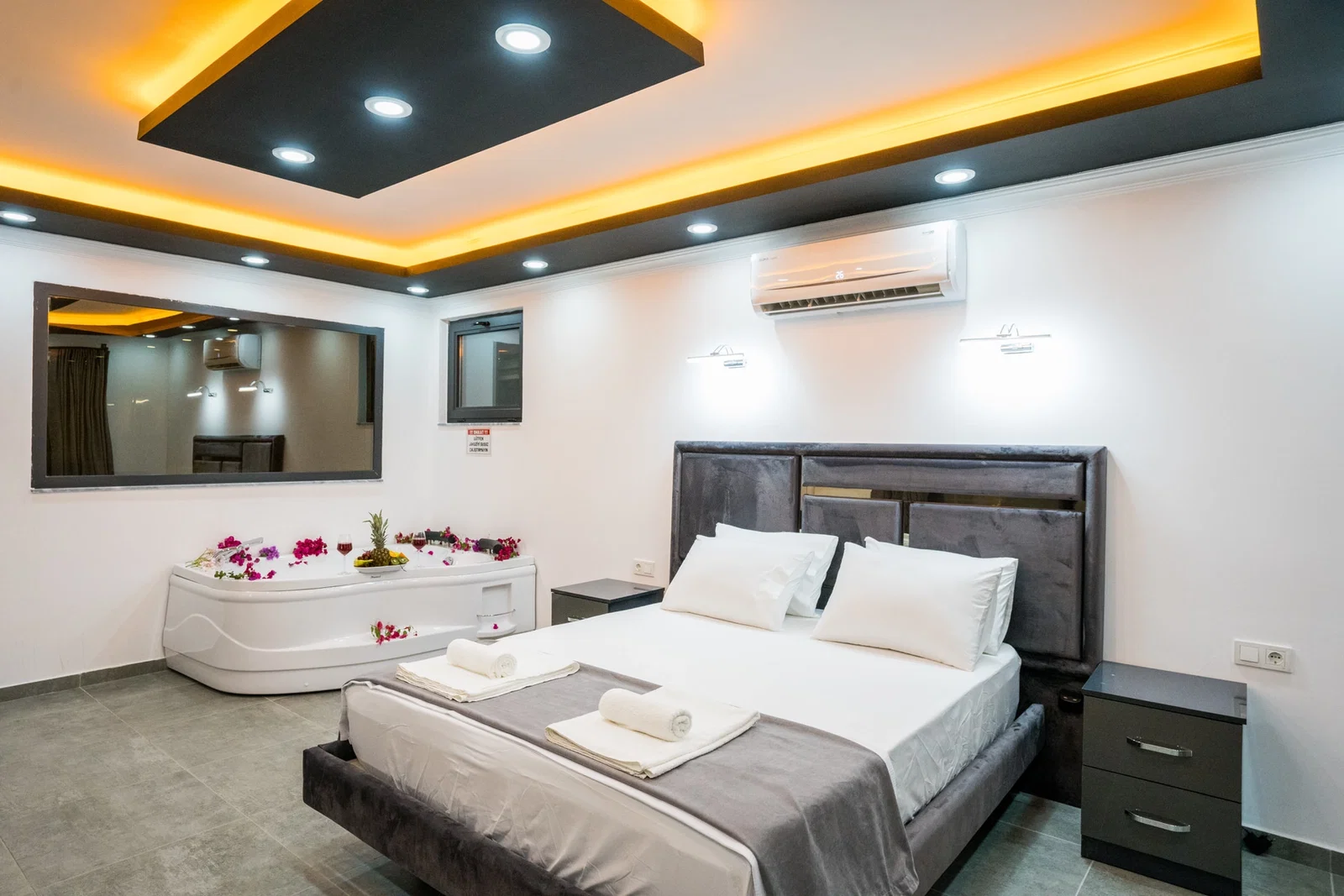 Bezirgan’da Balayı Çiftlerine Uygun, Korunaklı Havuzlu, 2 Kişilik, Kiralık Villa