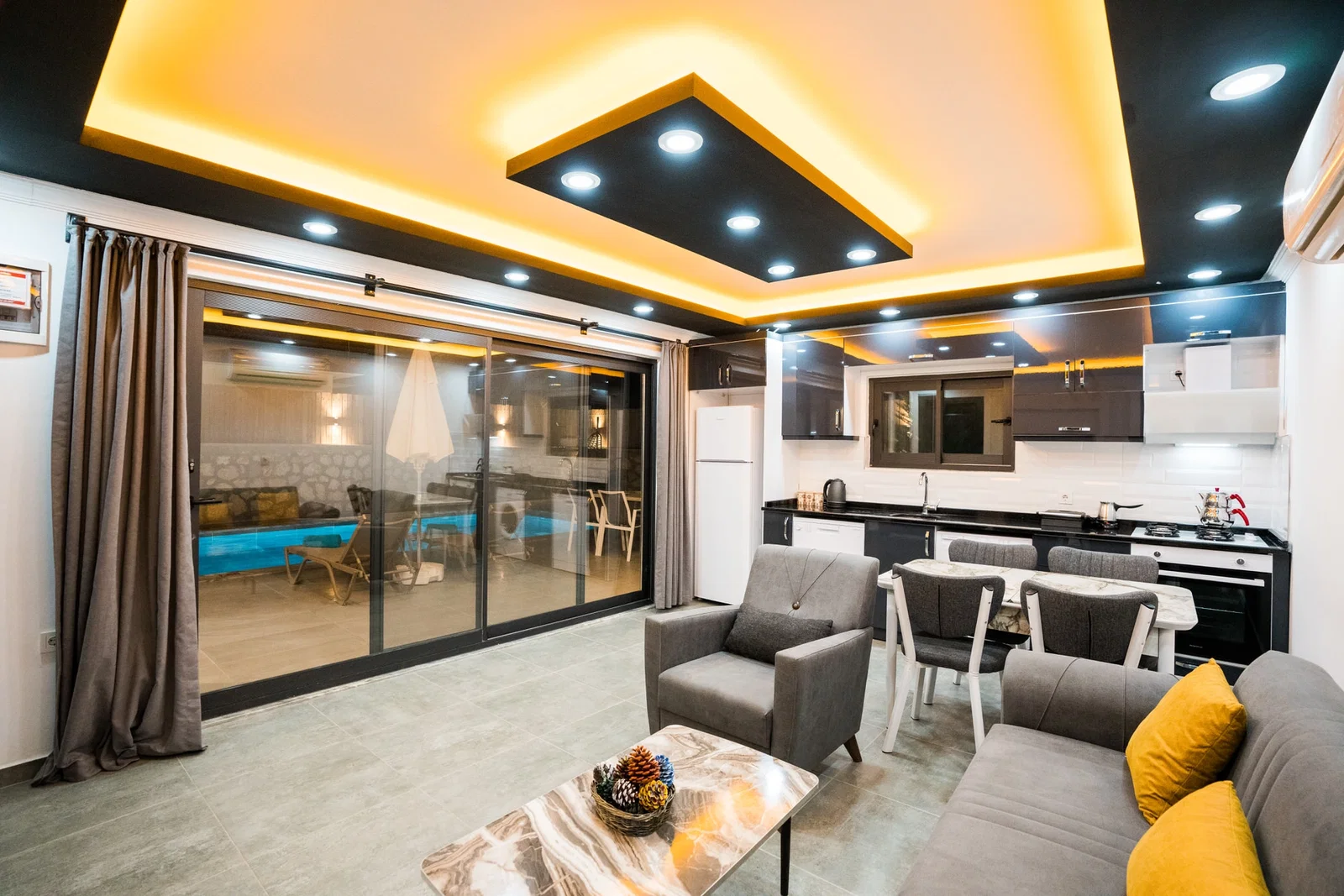 Bezirgan’da Balayı Çiftlerine Uygun, Korunaklı Havuzlu, 2 Kişilik, Kiralık Villa