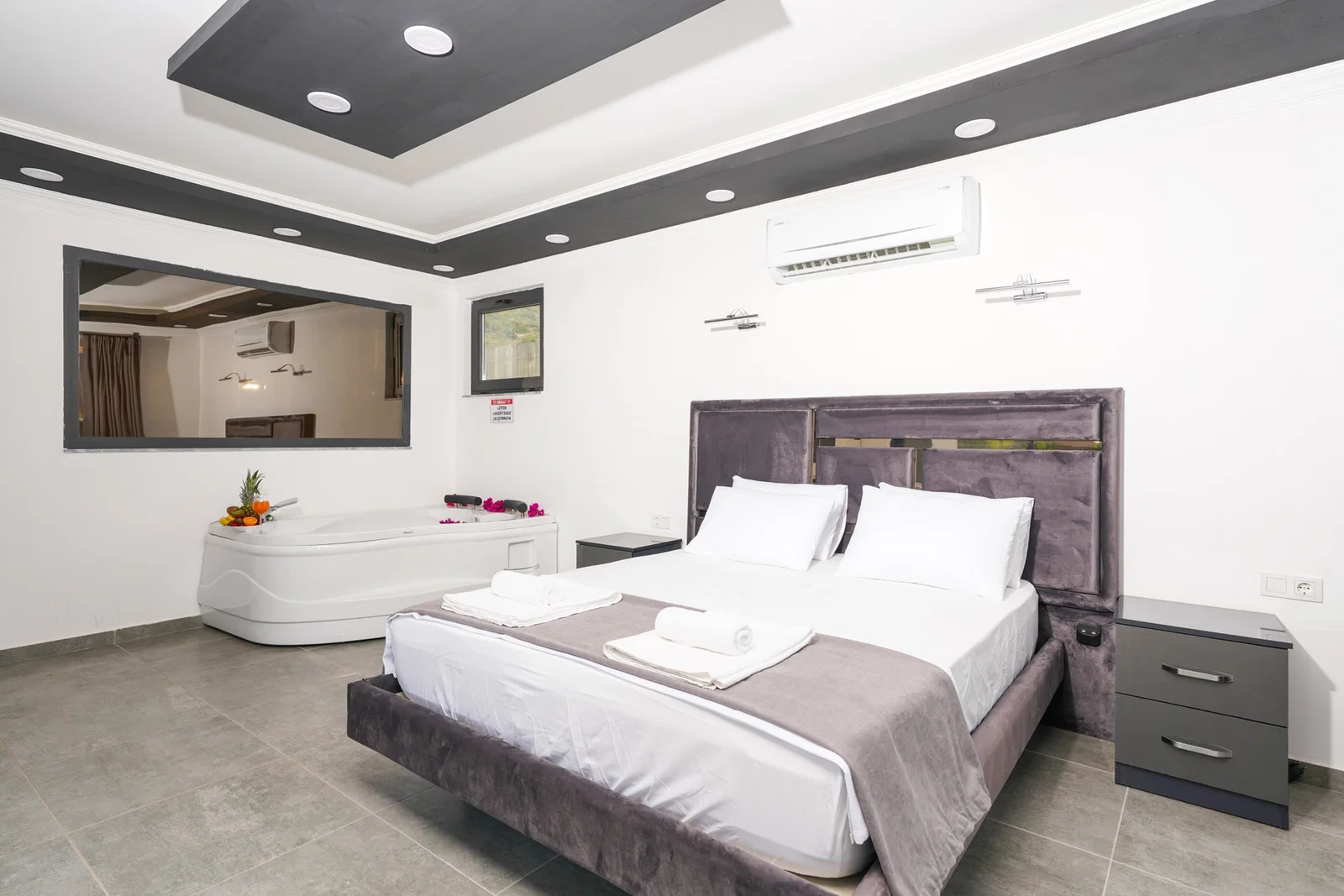Bezirgan’da Balayı Çiftlerine Uygun, Korunaklı Havuzlu, 1 Yatak Odalı, Kiralık Villa