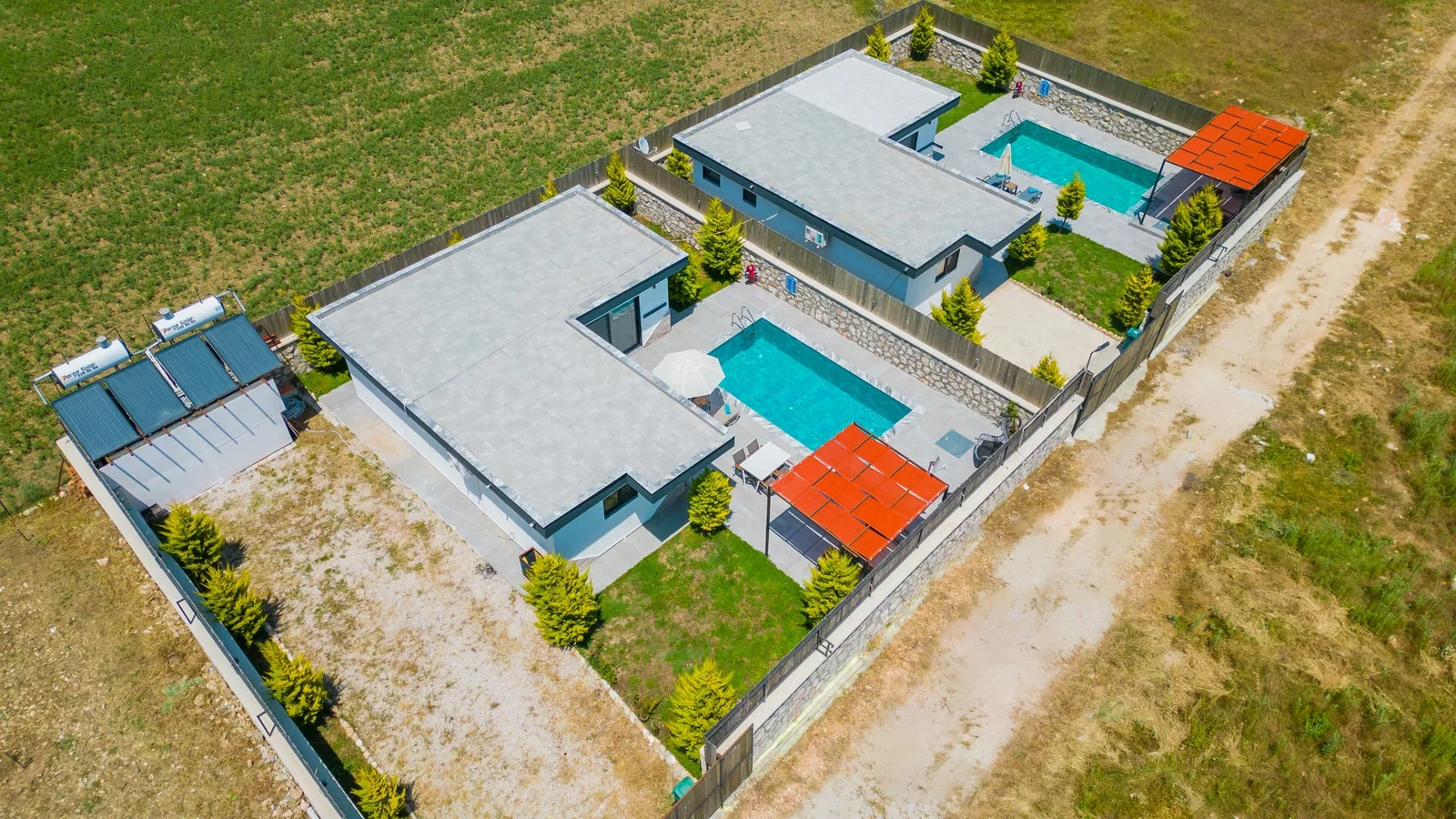 Bezirgan’da Balayı Çiftlerine Uygun, Korunaklı Havuzlu, 1 Yatak Odalı, Kiralık Villa