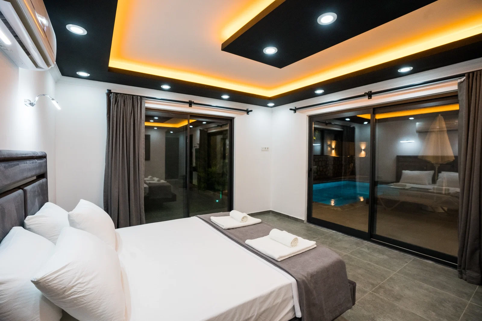 Bezirgan’da Balayı Çiftlerine Uygun, Korunaklı Havuzlu, 1 Yatak Odalı, Kiralık Villa