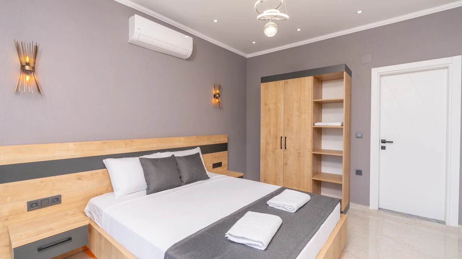 Bezirgan’da Balayı Çiftlerine Uygun, Korunaklı Havuzlu, 2 Yatak Odalı, Kiralık Villa