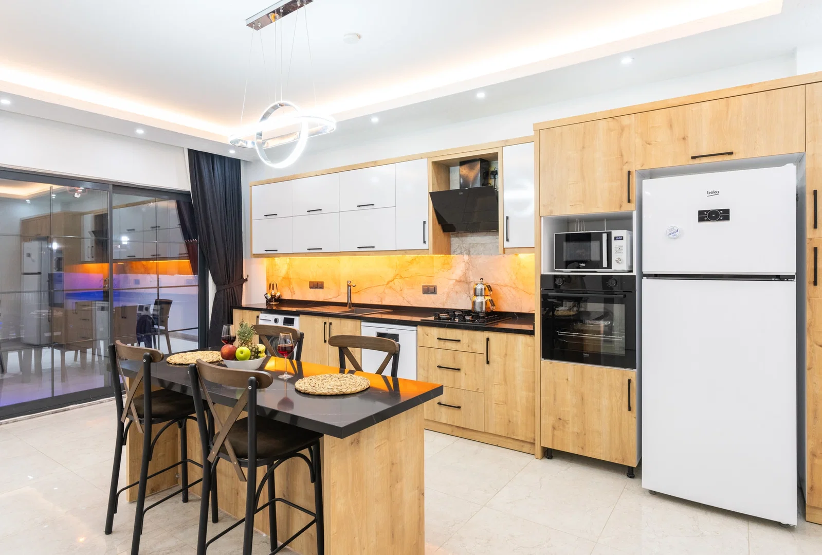 Bezirgan’da Balayı Çiftlerine Uygun, Korunaklı Havuzlu, 2 Yatak Odalı, Kiralık Villa