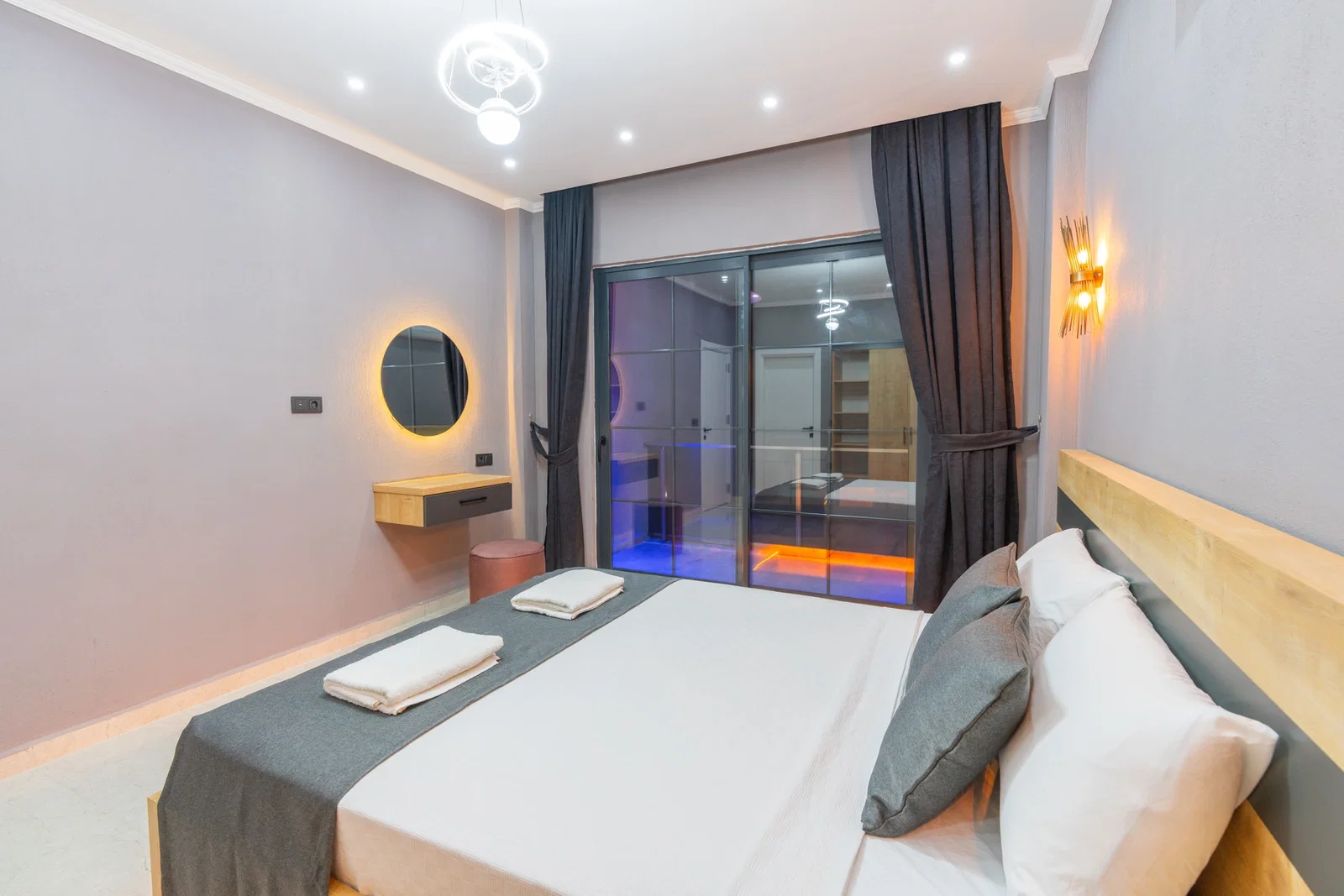Bezirgan’da Balayı Çiftlerine Uygun, Korunaklı Havuzlu, 2 Yatak Odalı, Kiralık Villa