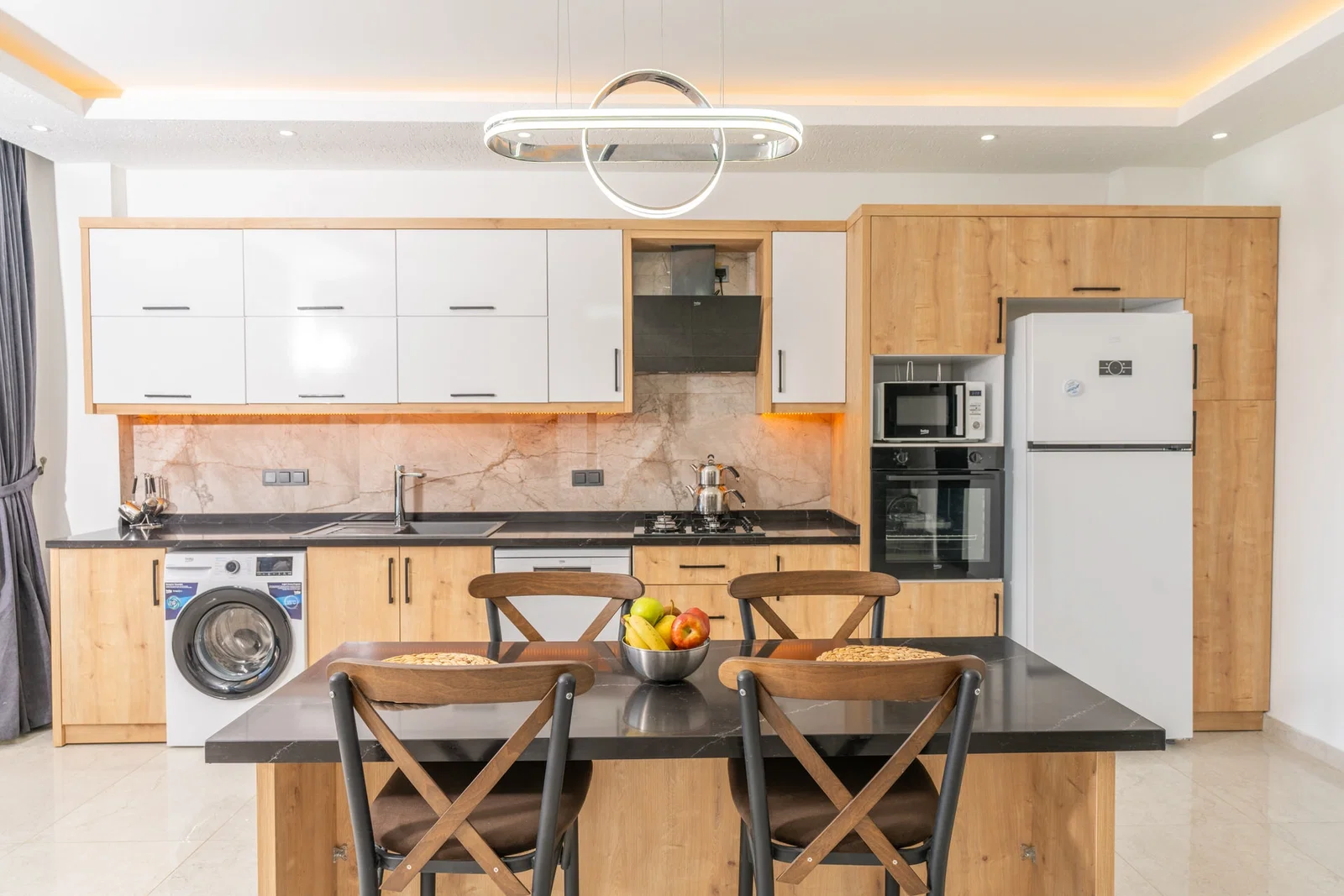 Bezirgan’da Balayı Çiftlerine Uygun, Korunaklı Havuzlu, 2 Yatak Odalı, Kiralık Villa