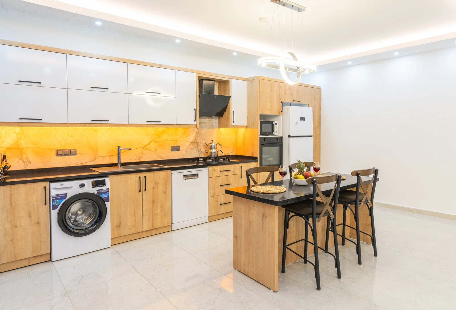 Bezirgan’da Balayı Çiftlerine Uygun, Korunaklı Havuzlu, 2 Yatak Odalı, Kiralık Villa