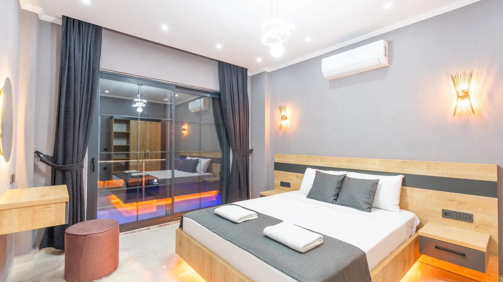 Bezirgan’da Balayı Çiftlerine Uygun, Korunaklı Havuzlu, 2 Yatak Odalı, Kiralık Villa