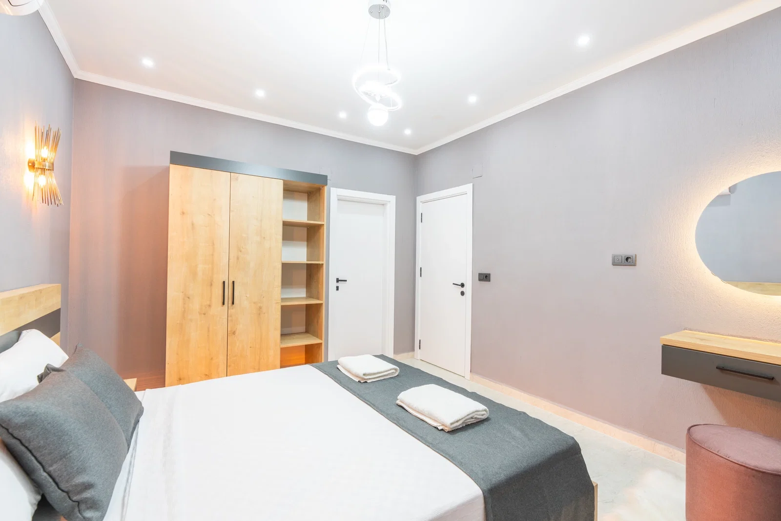 Bezirgan’da Balayı Çiftlerine Uygun, Korunaklı Havuzlu, 2 Yatak Odalı, Kiralık Villa