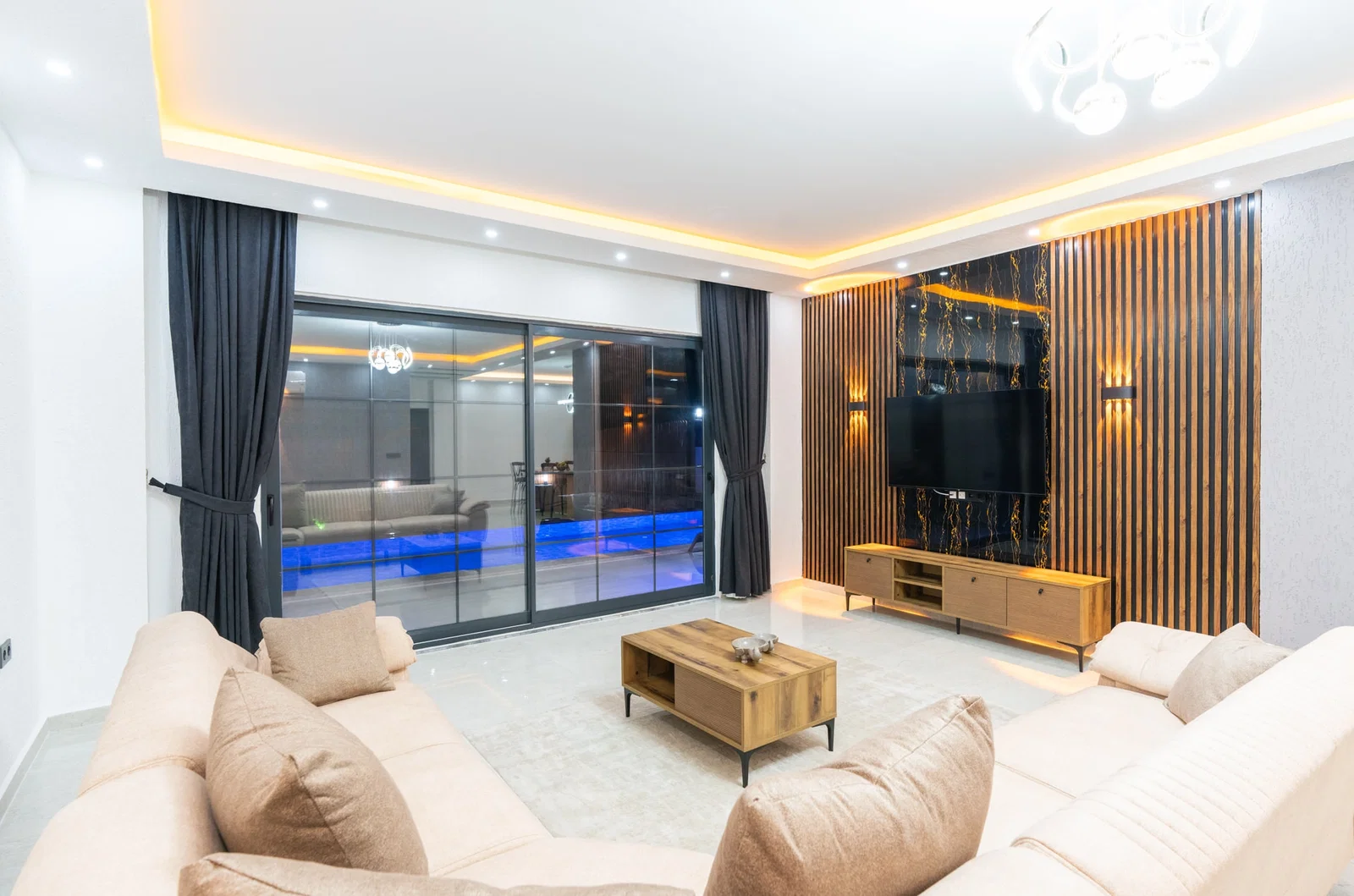 Bezirgan’da Balayı Çiftlerine Uygun, Korunaklı Havuzlu, 2 Yatak Odalı, Kiralık Villa