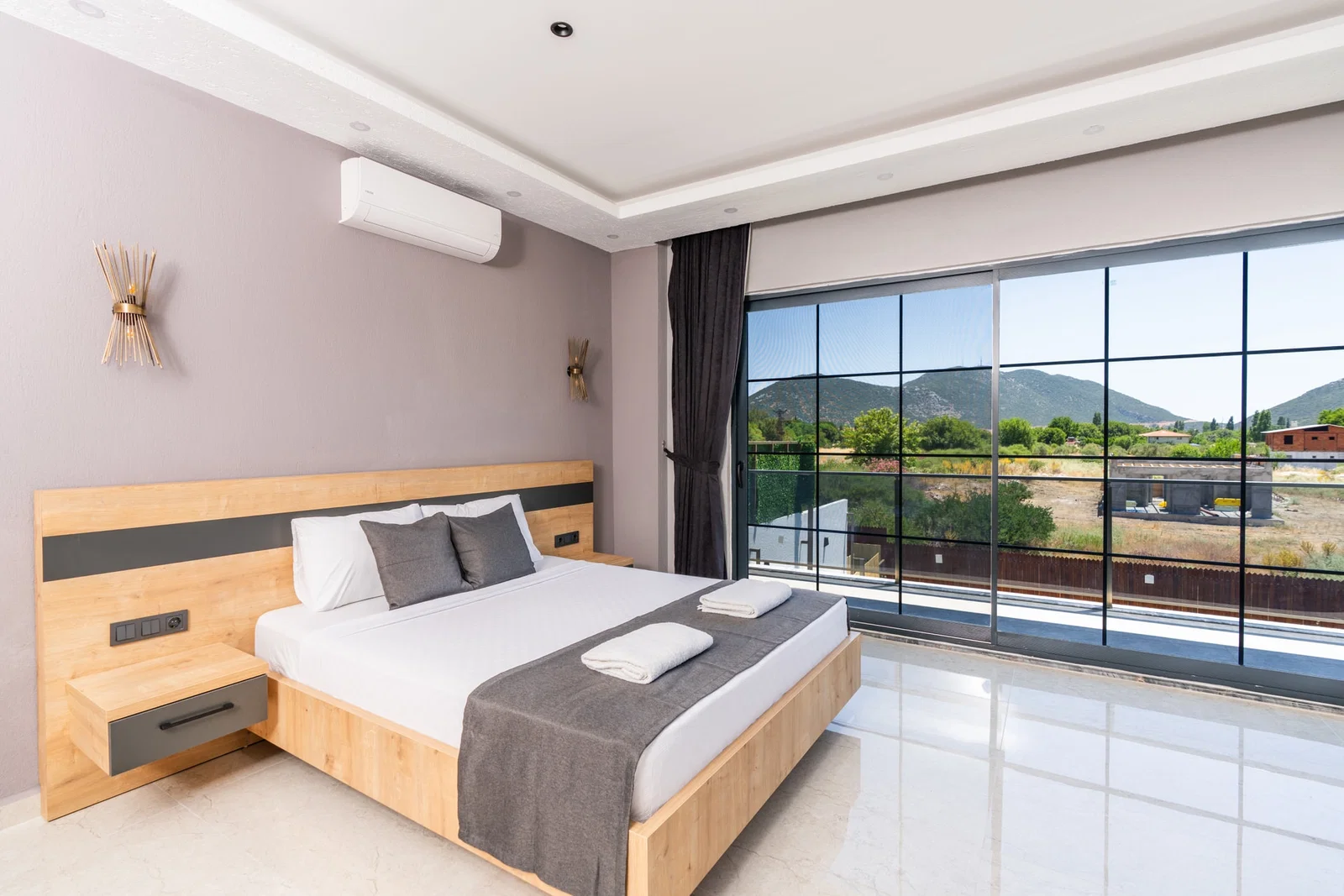 Bezirgan’da Huzurlu, Korunaklı Havuzlu, 2 Yatak Odalı, Kiralık Villa