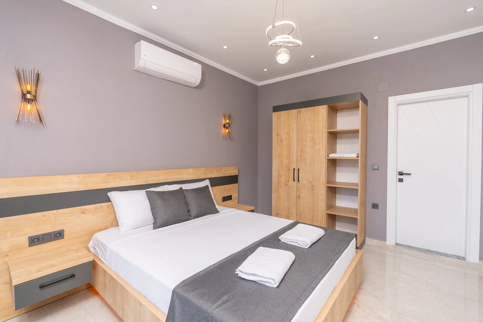 Bezirgan’da Huzurlu, Korunaklı Havuzlu, 2 Yatak Odalı, Kiralık Villa