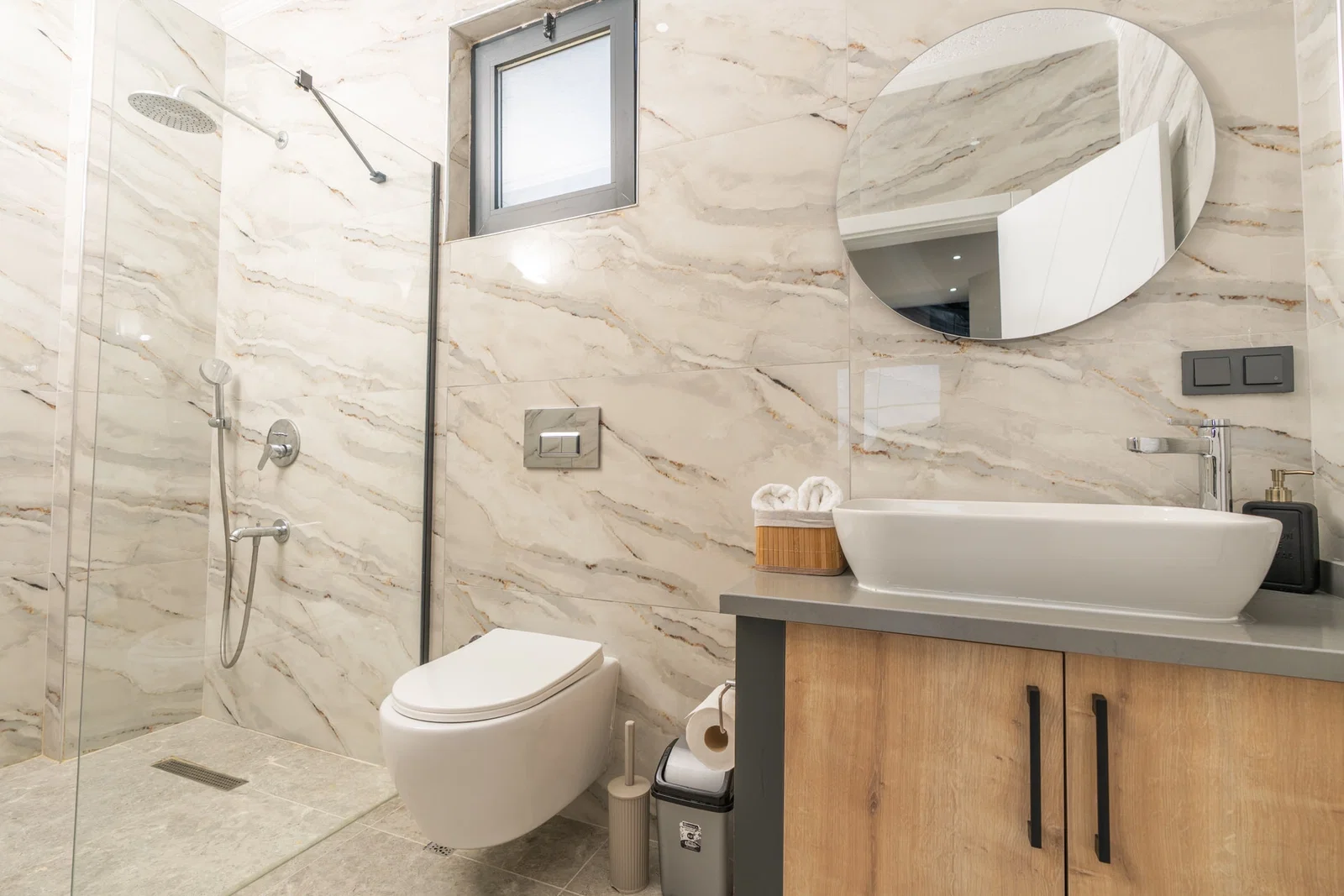 Bezirgan’da Huzurlu, Korunaklı Havuzlu, 2 Yatak Odalı, Kiralık Villa