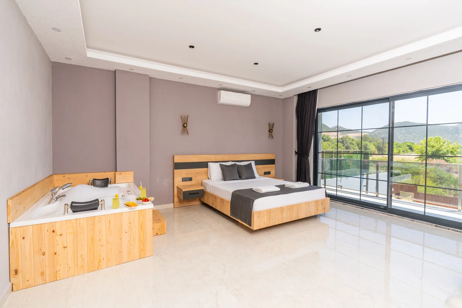 Bezirgan’da Huzurlu, Korunaklı Havuzlu, 2 Yatak Odalı, Kiralık Villa