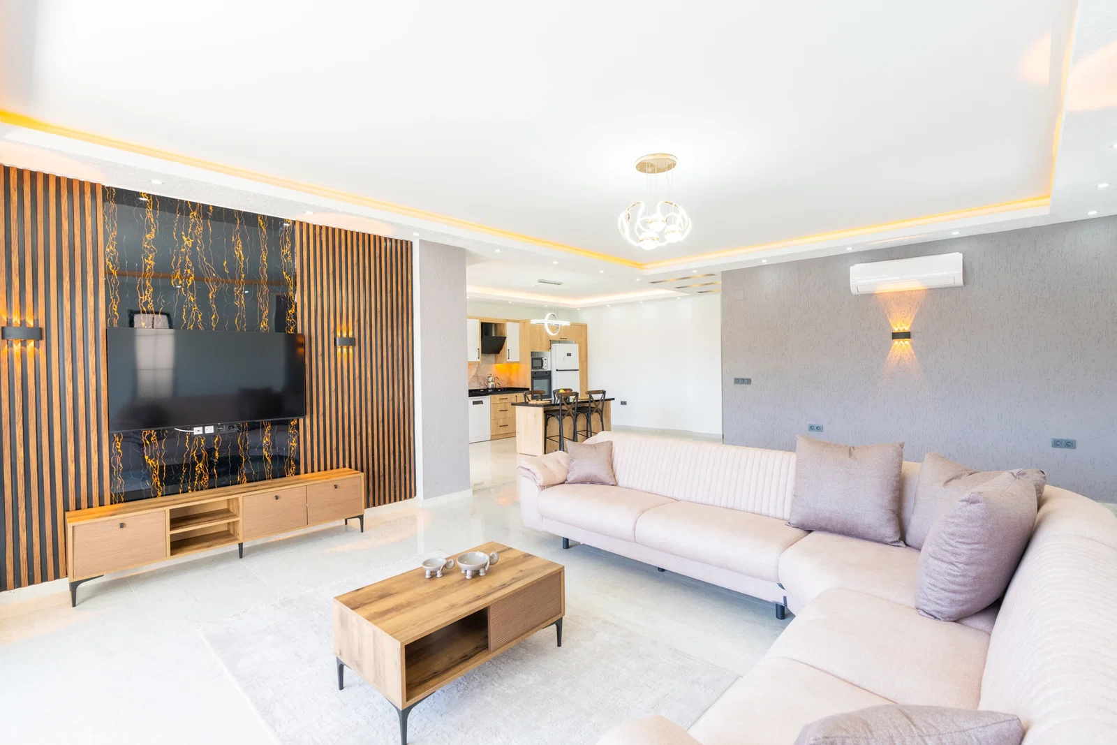 Bezirgan’da Huzurlu, Korunaklı Havuzlu, 2 Yatak Odalı, Kiralık Villa