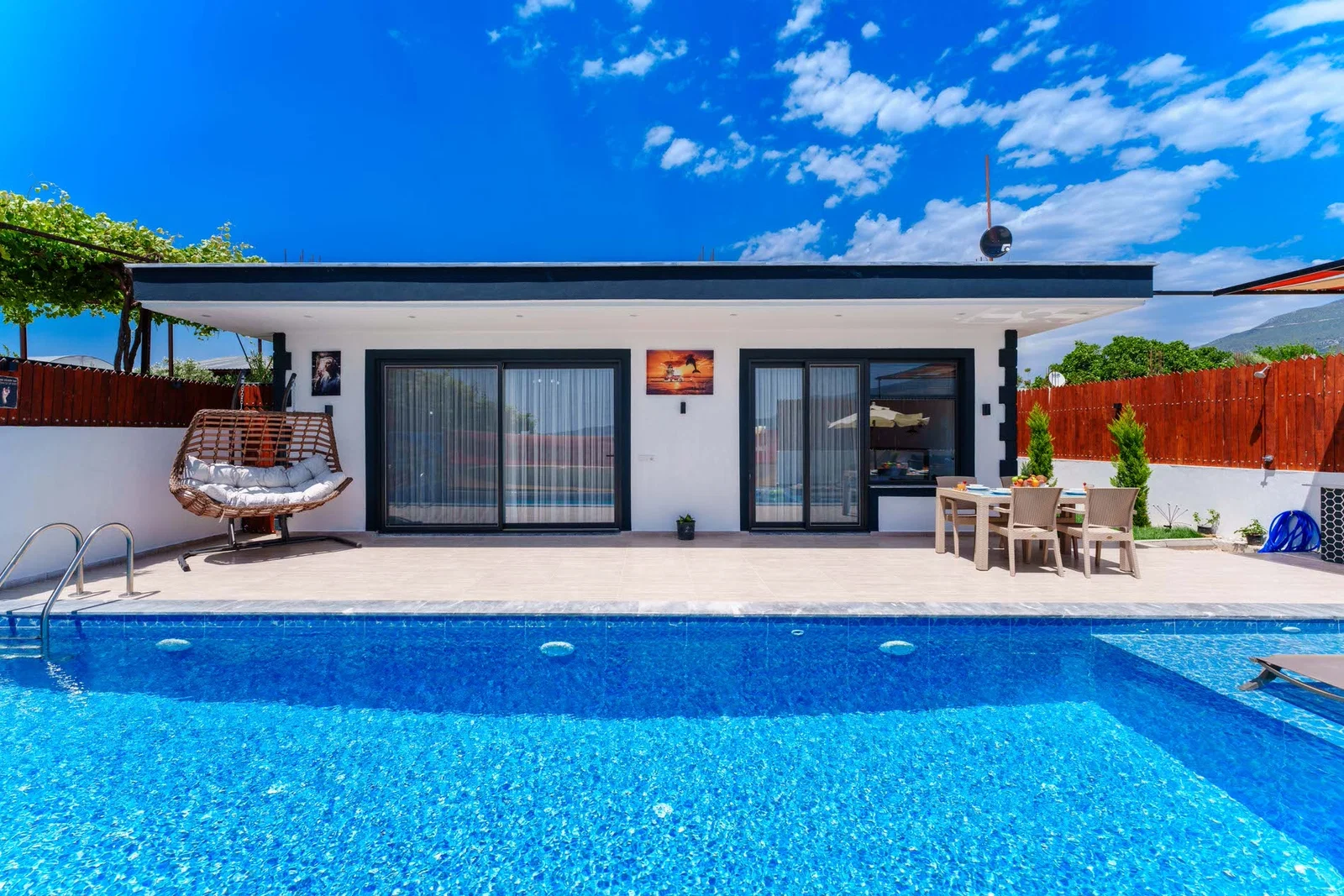 Çavdır’da Balayı Çiftlerine Uygun, Korunaklı Havuzlu, 1 Yatak Odalı, Kiralık Villa