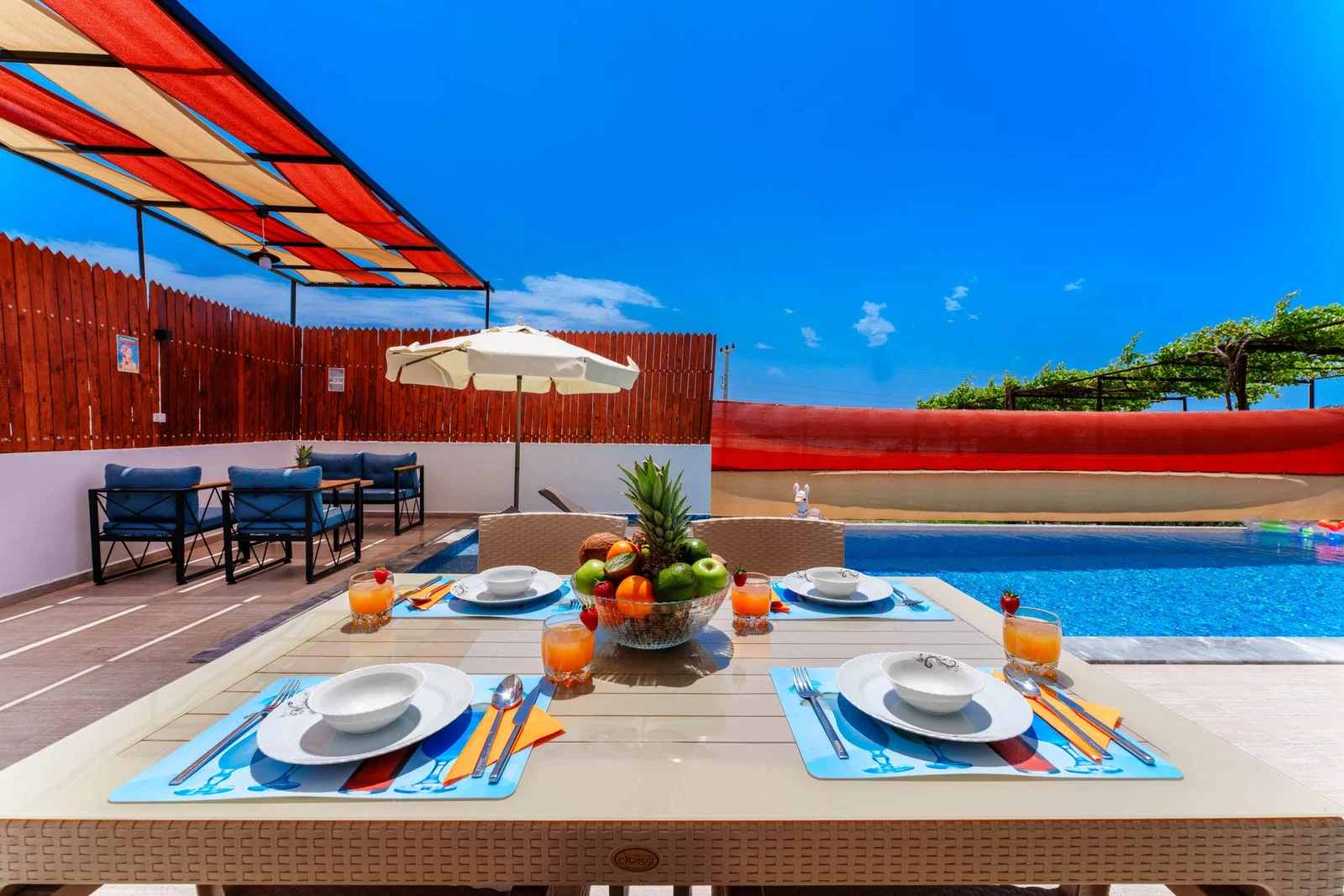 Çavdır’da Balayı Çiftlerine Uygun, Korunaklı Havuzlu, 1 Yatak Odalı, Kiralık Villa