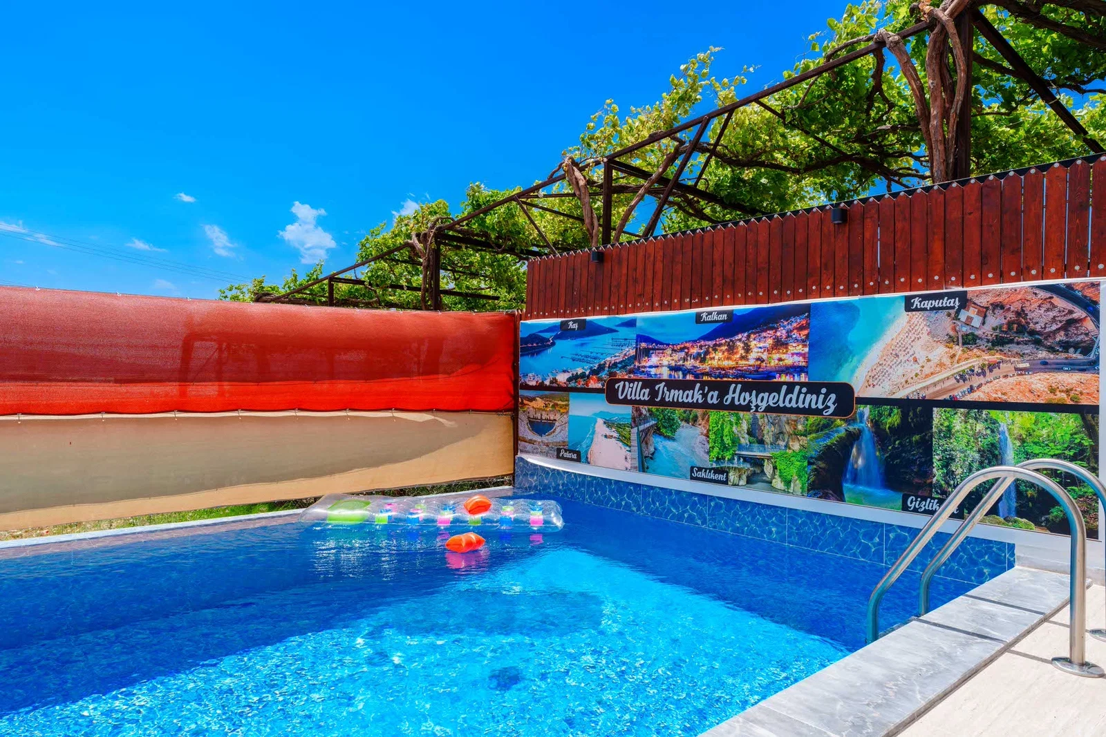 Çavdır’da Balayı Çiftlerine Uygun, Korunaklı Havuzlu, 1 Yatak Odalı, Kiralık Villa