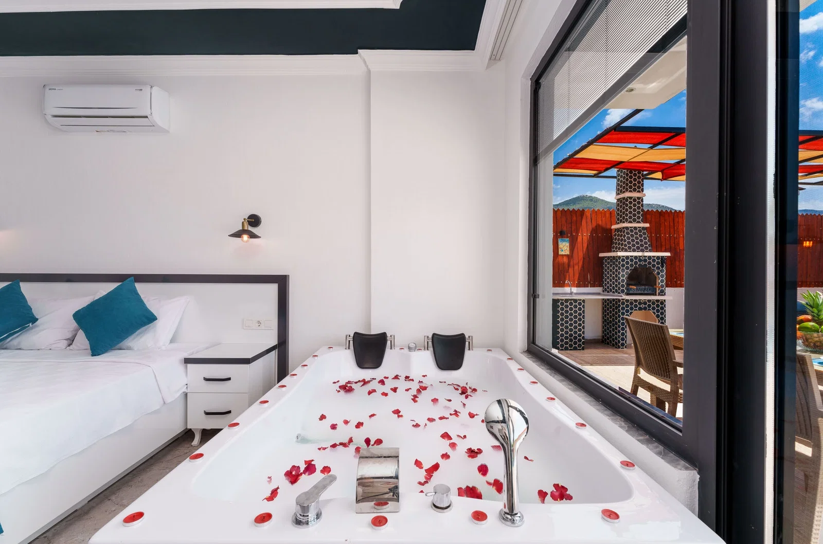 Çavdır’da Balayı Çiftlerine Uygun, Korunaklı Havuzlu, 1 Yatak Odalı, Kiralık Villa