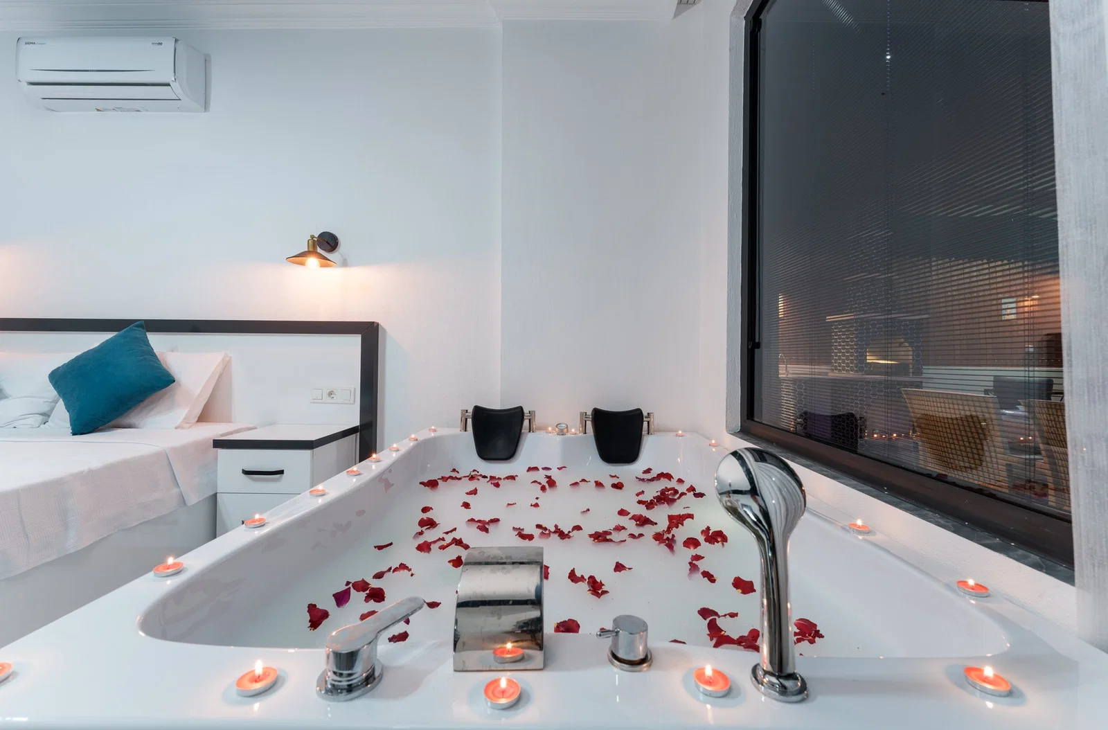 Çavdır’da Balayı Çiftlerine Uygun, Korunaklı Havuzlu, 1 Yatak Odalı, Kiralık Villa