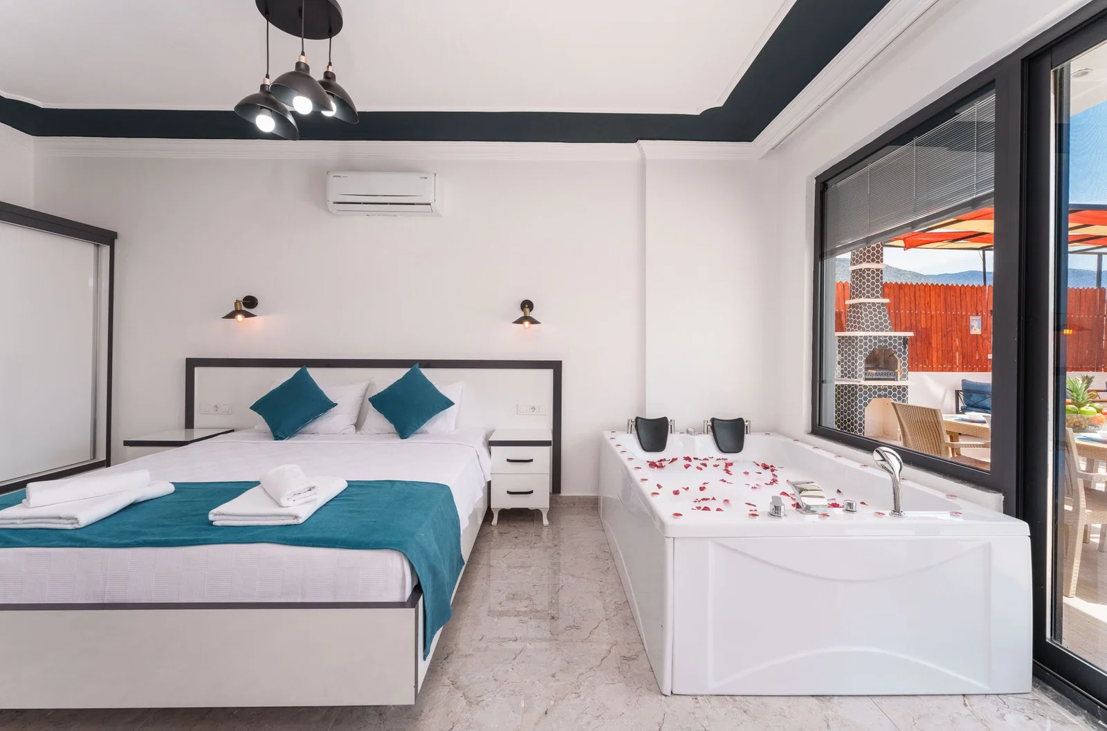 Çavdır’da Balayı Çiftlerine Uygun, Korunaklı Havuzlu, 1 Yatak Odalı, Kiralık Villa