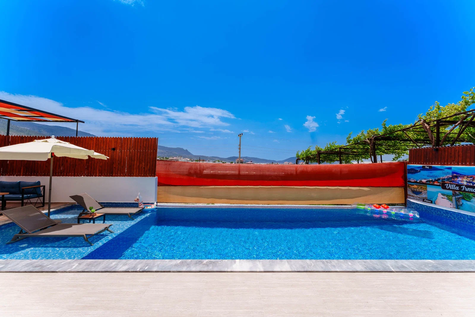Çavdır’da Balayı Çiftlerine Uygun, Korunaklı Havuzlu, 1 Yatak Odalı, Kiralık Villa