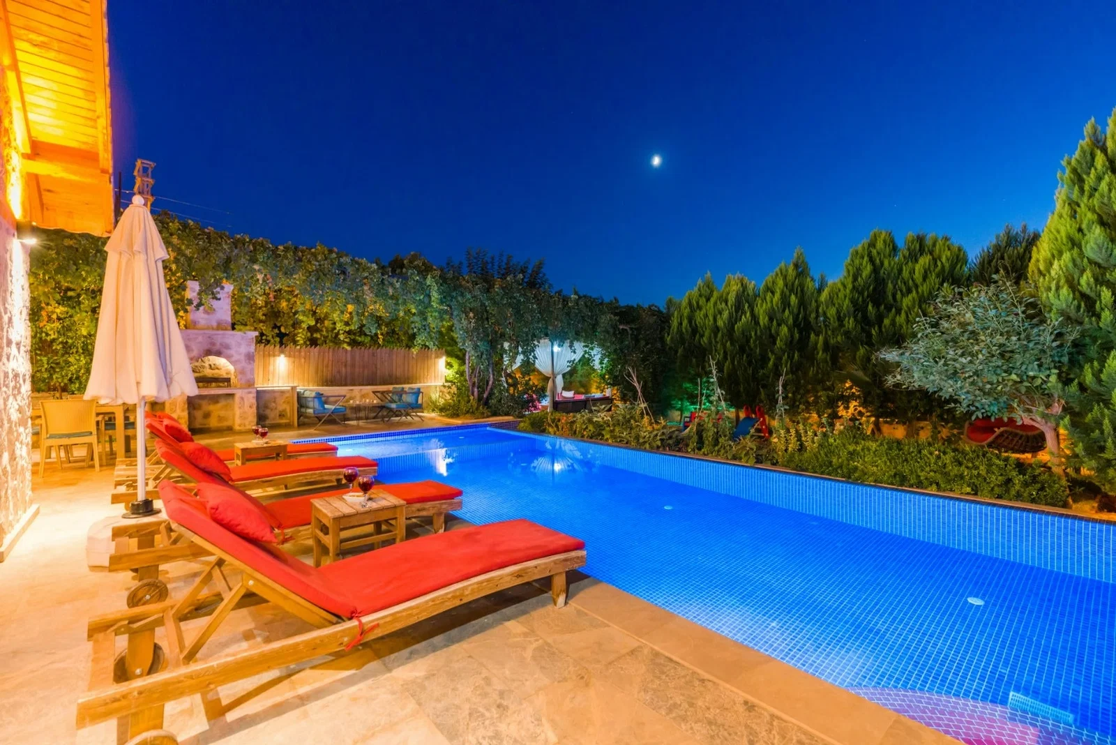 Çayköy’de Balayı Çiftlerine Uygun, Özel Havuzlu, Jakuzili, Kiralık Villa