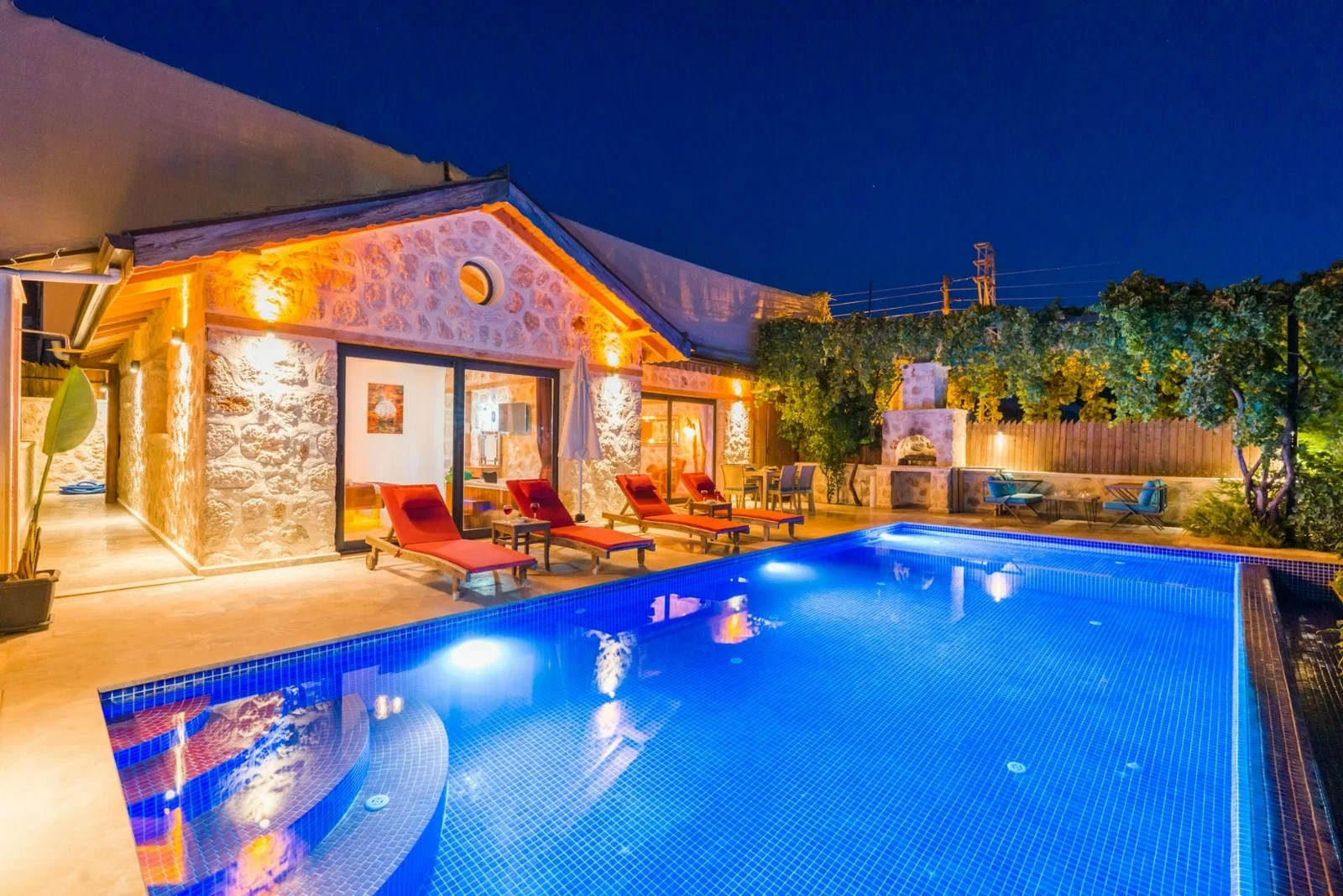 Çayköy’de Balayı Çiftlerine Uygun, Özel Havuzlu, Jakuzili, Kiralık Villa