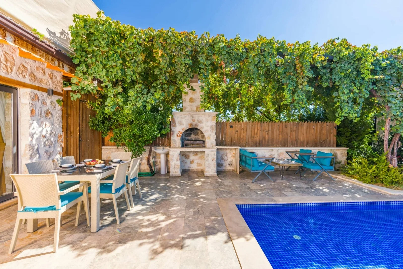 Çayköy’de Balayı Çiftlerine Uygun, Özel Havuzlu, Jakuzili, Kiralık Villa