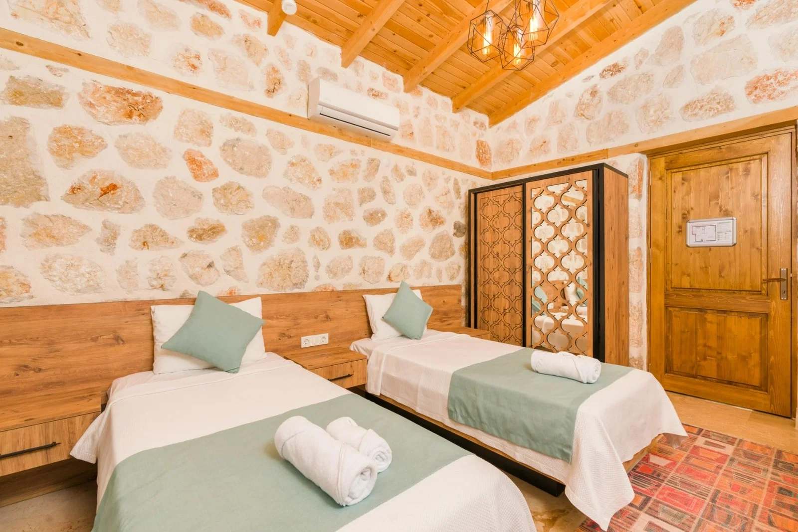 Çayköy’de Balayı Çiftlerine Uygun, Özel Havuzlu, Jakuzili, Kiralık Villa