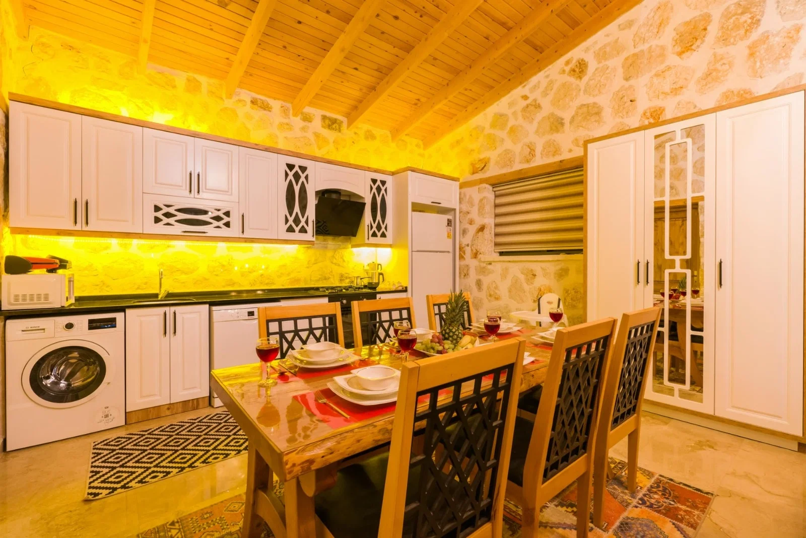 Çayköy’de Balayı Çiftlerine Uygun, Özel Havuzlu, Jakuzili, Kiralık Villa