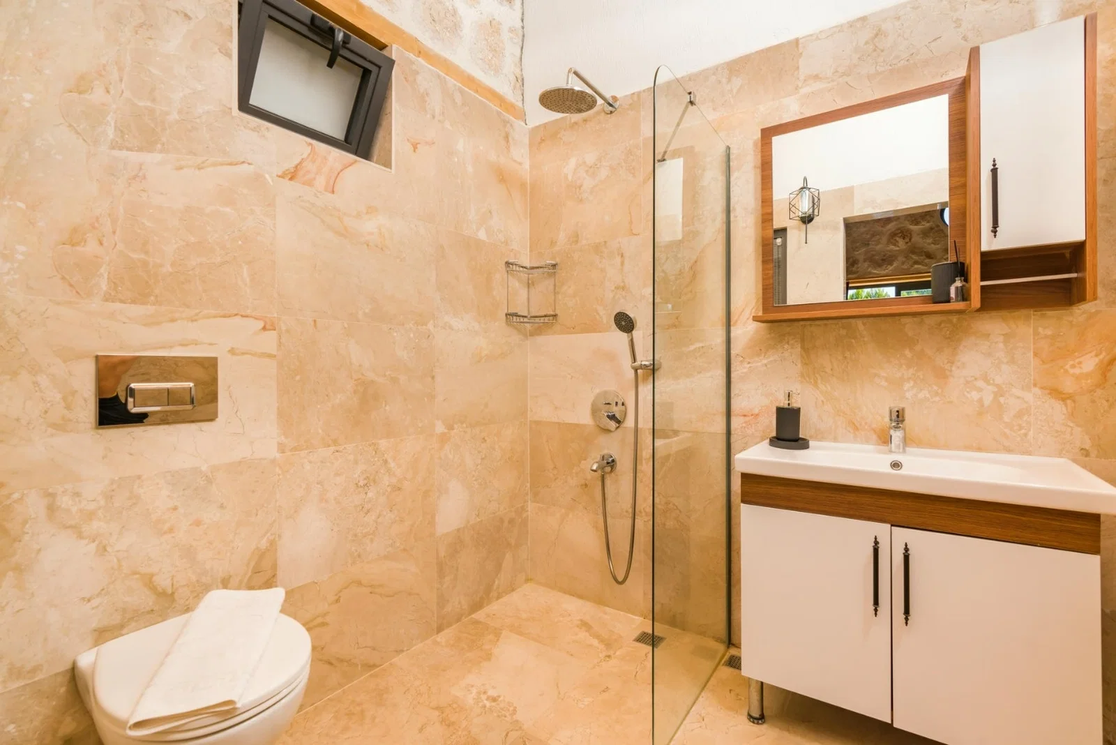 Çayköy’de Balayı Çiftlerine Uygun, Özel Havuzlu, Jakuzili, Kiralık Villa