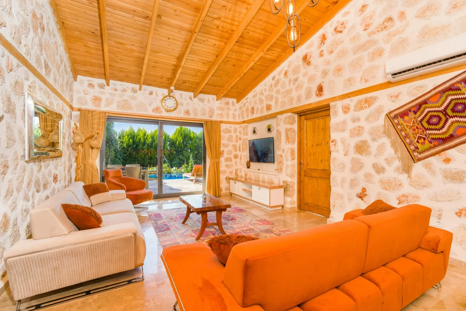 Çayköy’de Balayı Çiftlerine Uygun, Özel Havuzlu, Jakuzili, Kiralık Villa