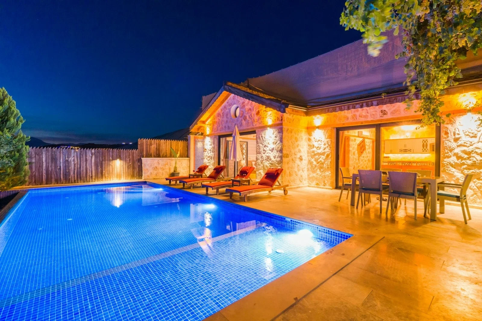 Çayköy’de Balayı Çiftlerine Uygun, Özel Havuzlu, Jakuzili, Kiralık Villa