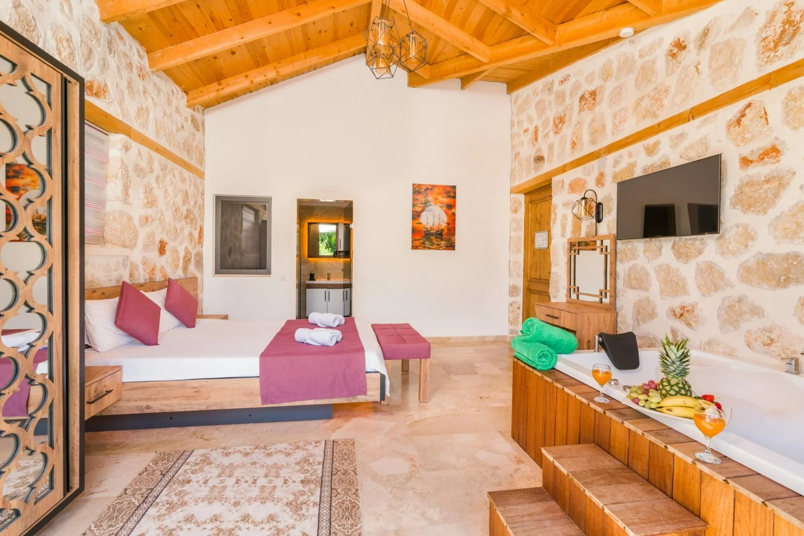Çayköy’de Balayı Çiftlerine Uygun, Özel Havuzlu, Jakuzili, Kiralık Villa