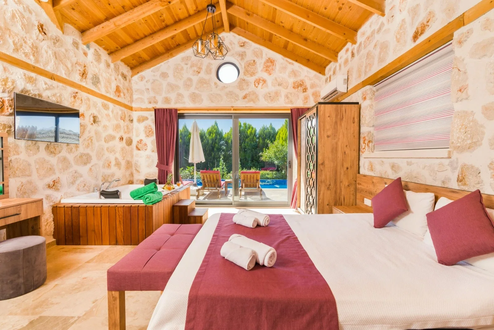 Çayköy’de Balayı Çiftlerine Uygun, Özel Havuzlu, Jakuzili, Kiralık Villa