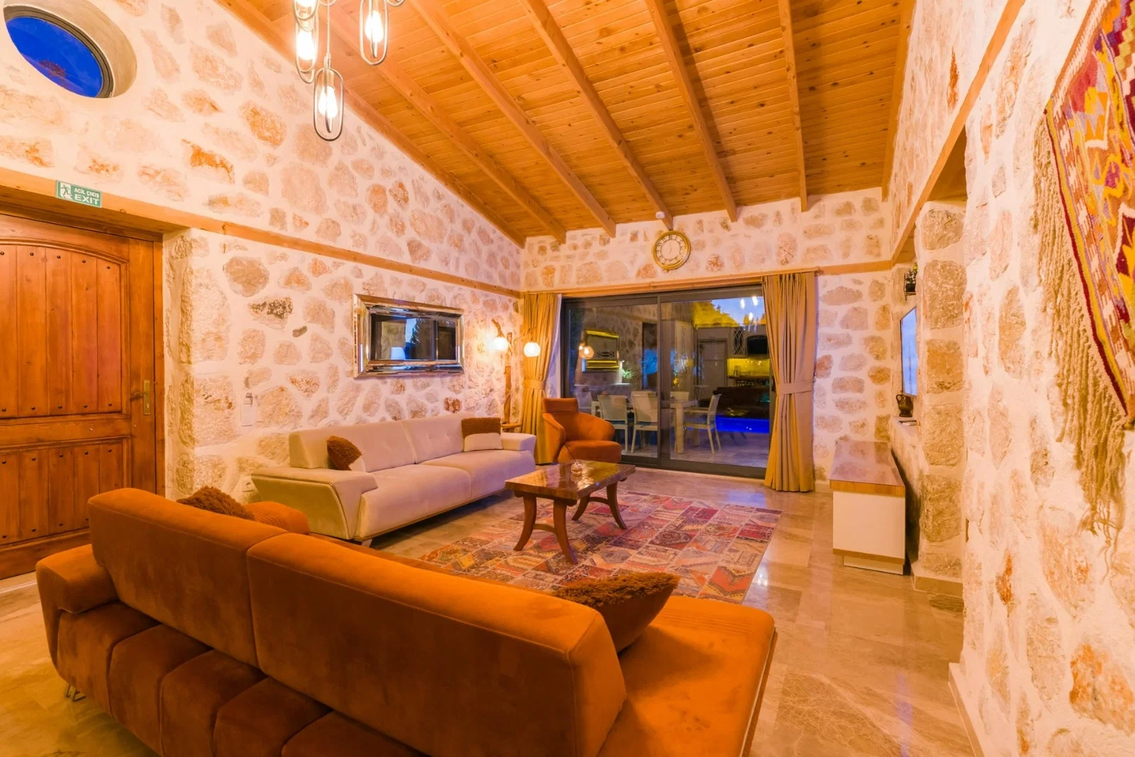 Çayköy’de Balayı Çiftlerine Uygun, Özel Havuzlu, Jakuzili, Kiralık Villa