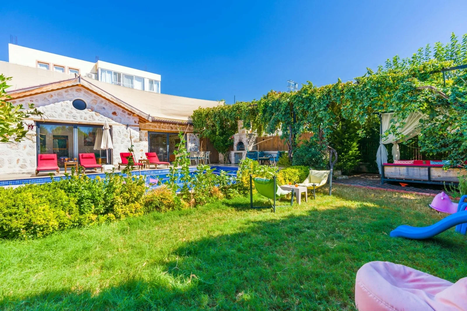 Çayköy’de Balayı Çiftlerine Uygun, Özel Havuzlu, Jakuzili, Kiralık Villa